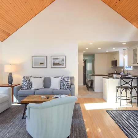 3000 Sq Ft Home With Hot Tub